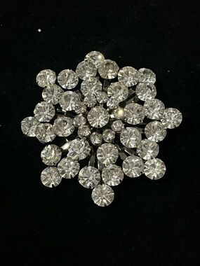 1657 Coro Silver-Tone Crystal Floral Starburst Cluster Brooch